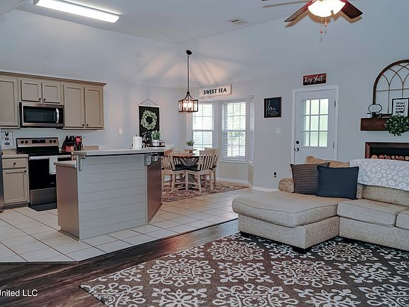 4th image of 21580 E Ridge Dr
