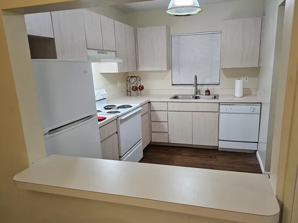 2860 Somerset Park Dr APT 102, Tampa, FL 33613