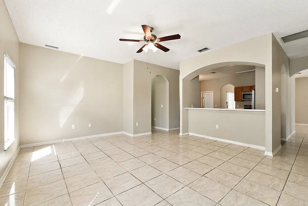 3 bed, 2.0 bath, 2012 sqft, $2,285 — Photo 3