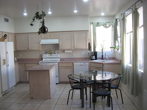 4th image of 1322 E Cathedral Rock Dr