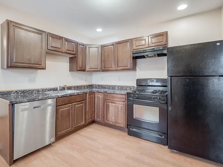 148 Brook Rd #2 — Photo 31