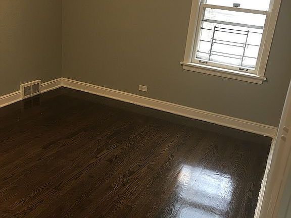 3rd image of 10154 S South Park Ave