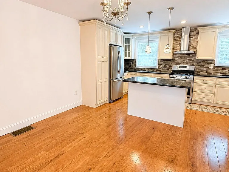 3646 Genesee Dr — Photo 4