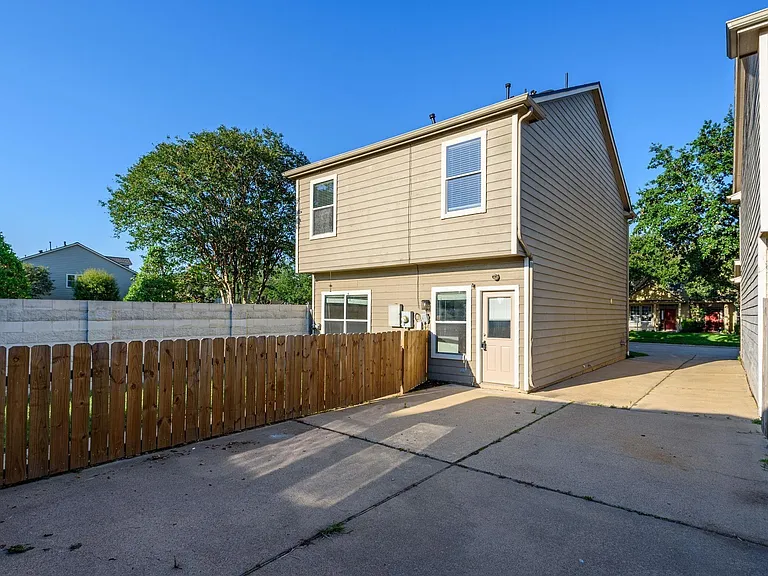 9631 Coyote Creek Dr — Photo 20