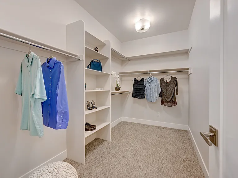 Master Bedroom Walk In Closet