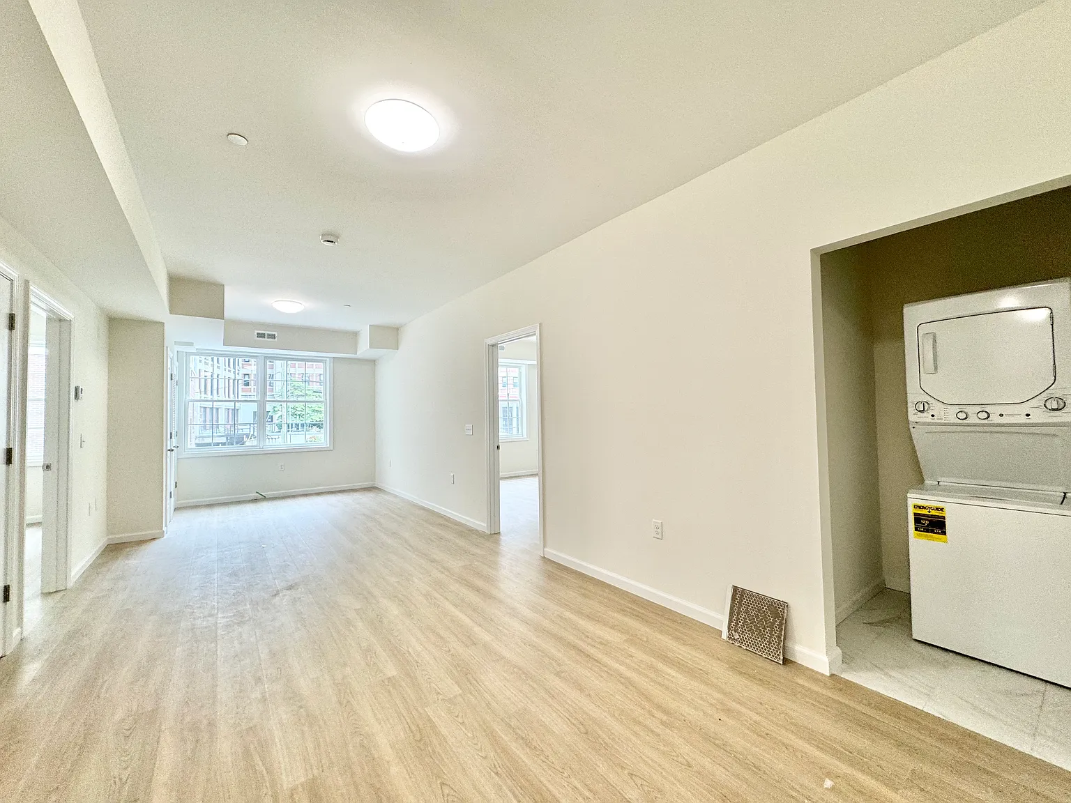 2 bed, 975 sqft, $2,350 — Photo 1