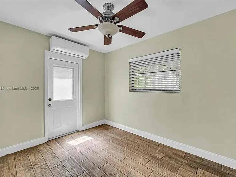 17130 NE 7th Ave — Photo 15