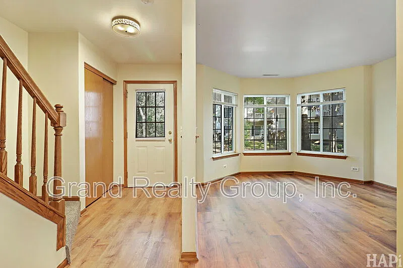 2 bed, 2.0 bath, 980 sqft, $1,900 — Photo 2