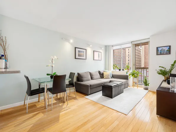 50 Lexington Avenue image 1 of 9