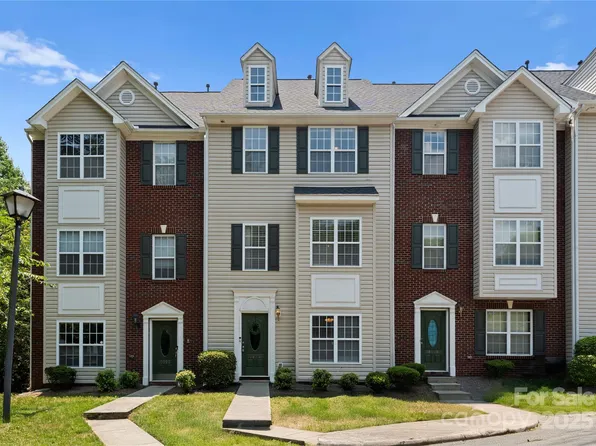 10094 Treeside Ln, Matthews, NC 28105