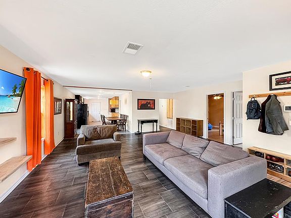 2nd image of 2308 Miramar Blvd