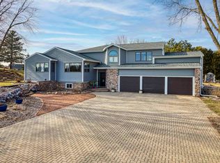 N1055 Pebble Ridge Rd, Greenville, WI 54942