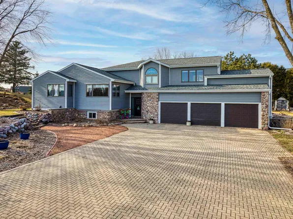 N1055 Pebble Ridge Rd, Greenville, WI 54942