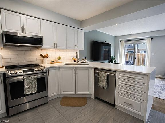 4th image of 5 Bethune Ave