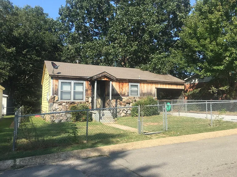 1019 W Hazel St — Photo 6