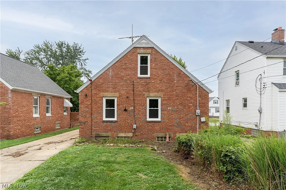 3 bed, 1.0 bath, 1087 sqft, $1,675 — Photo 4