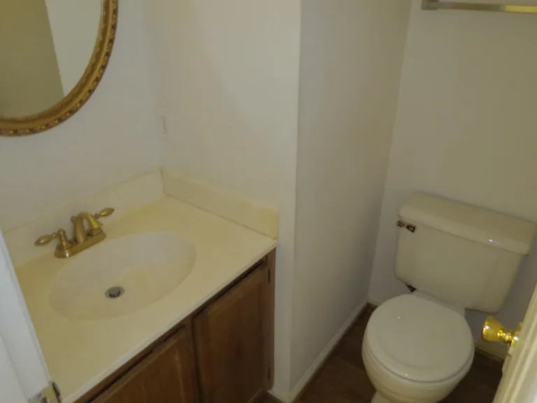 2208 Wimbledon Cir — Photo 18