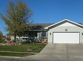 637 Augusta Cir, Yankton, SD 57078