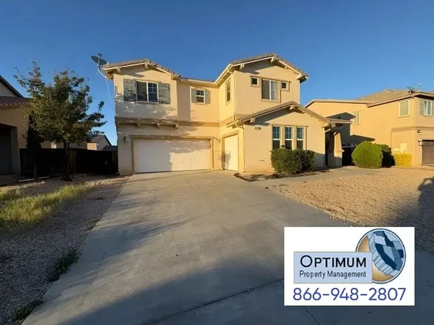 Spacious 5-Bedroom, 4-Bathroom Home with Dual Master Suites & Downstairs Bedroom! — Photo 2