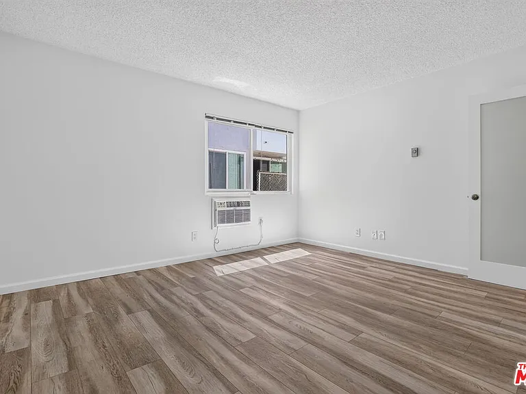 311 Montana Ave #302 — Photo 18