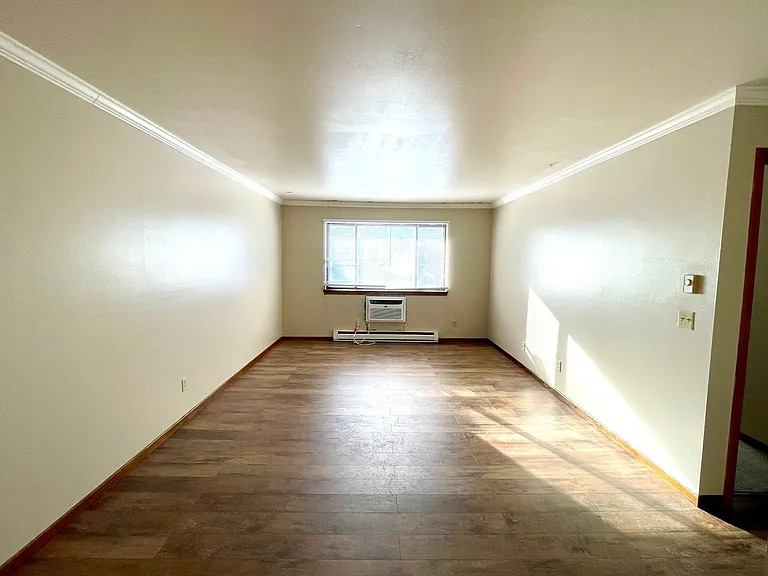 N114W15846 Sylvan Cir — Photo 21