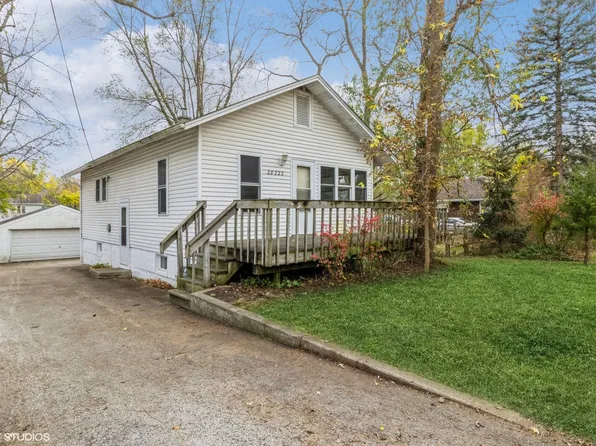 28223 N Garland Rd, Wauconda, IL 60084