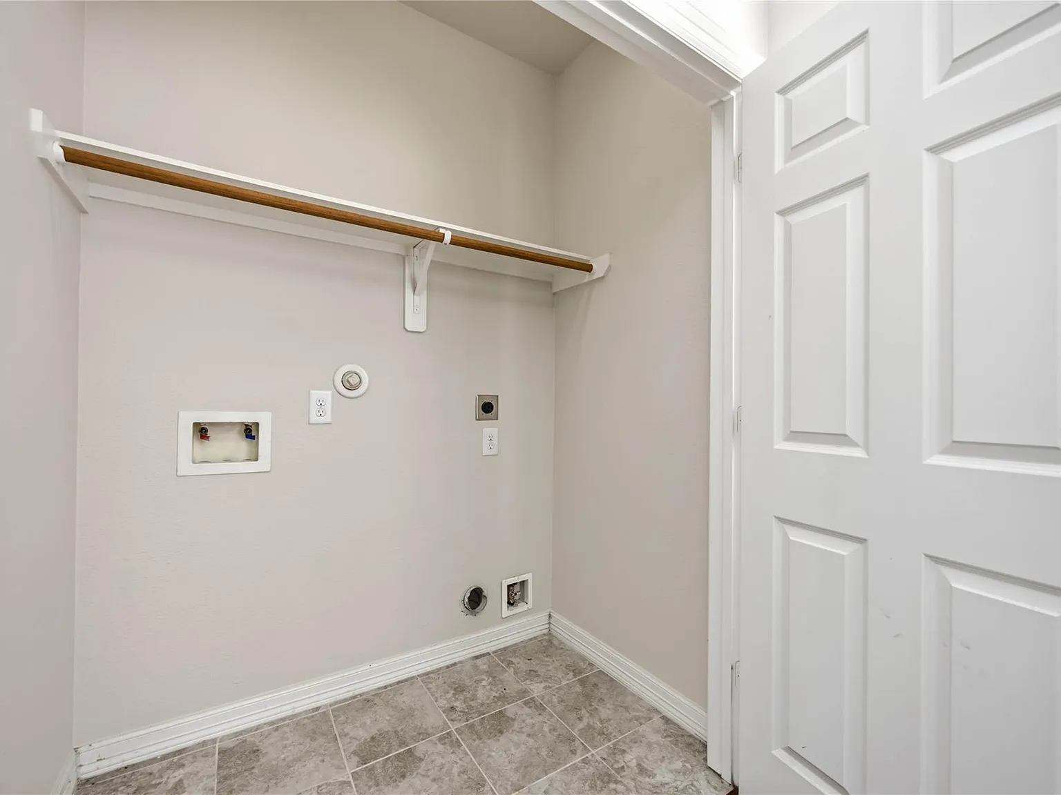 3 bed, 2.5 bath, 1880 sqft, $2,600 — Photo 4