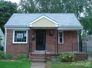 1070 Dover Rd, Pontiac, MI 48341