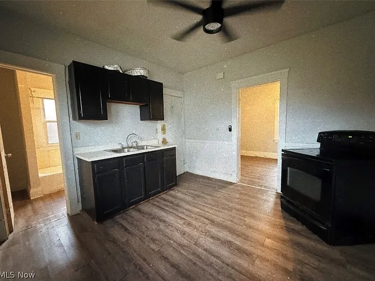 12106 Forest Ave #DOWN — Photo 3