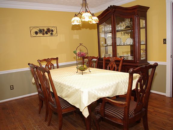 Dining room.