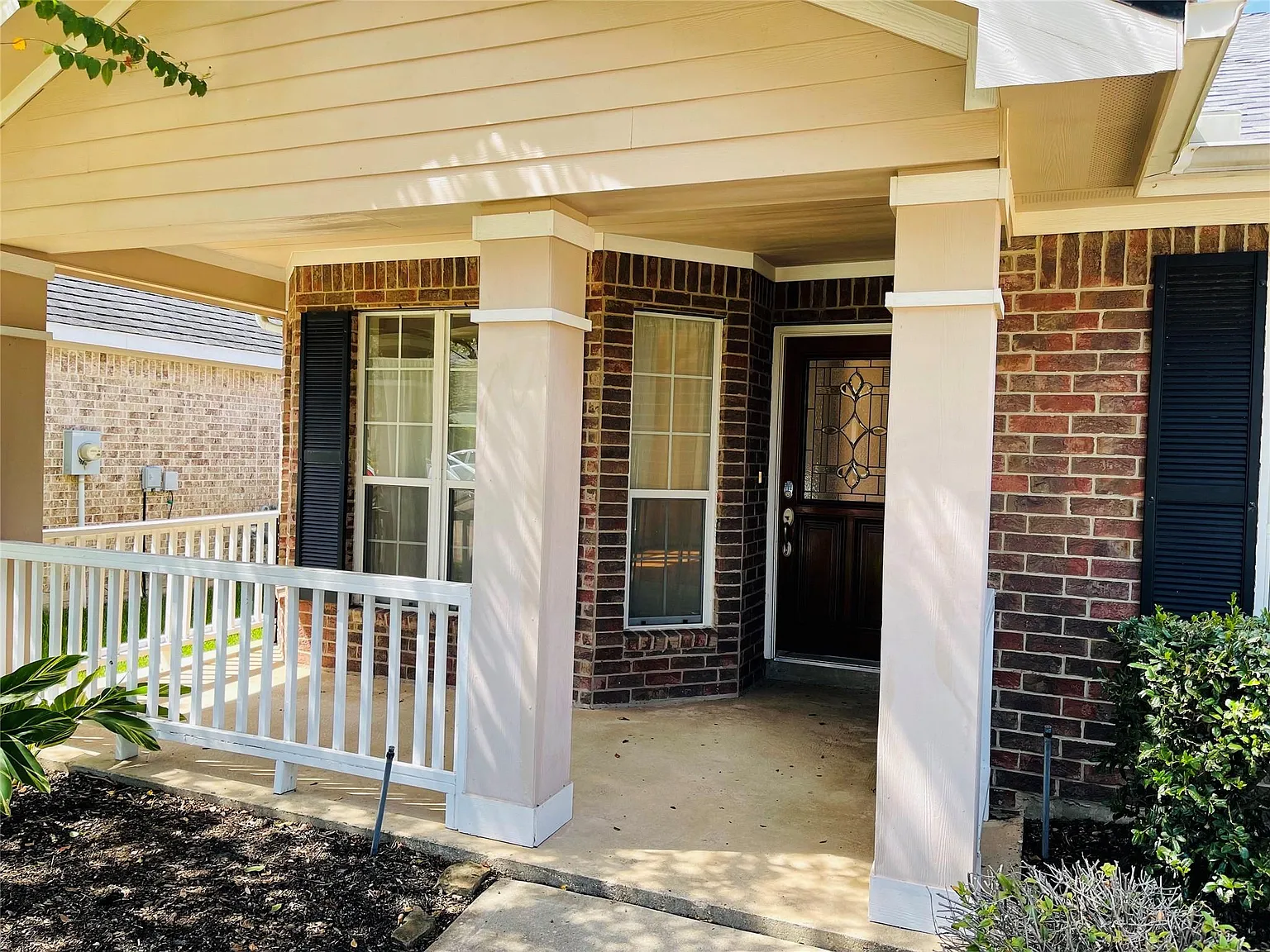 4 bed, 2.0 bath, 2500 sqft, $2,760 — Photo 3