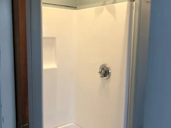 941 W Shore Rd, Warwick, RI 02889