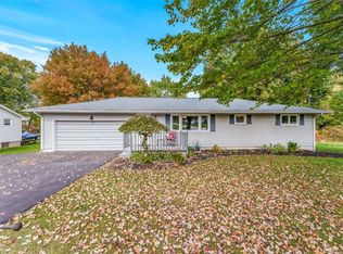 3825 Morefield Rd, Hermitage, PA 16148