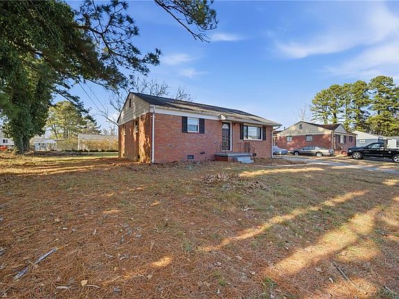 2nd image of 1010 Truman Rd