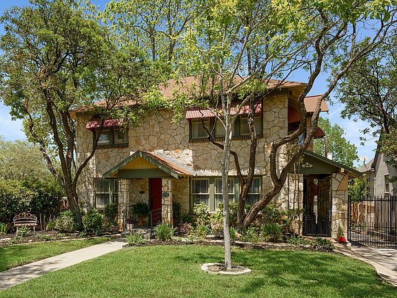 3rd image of 335 W Rosewood Ave