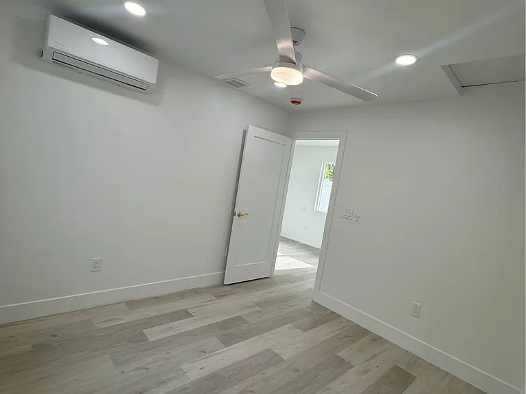 10449 Memory Park Ave — Photo 2