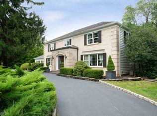 2 Crown Dr, Warren, NJ 07059