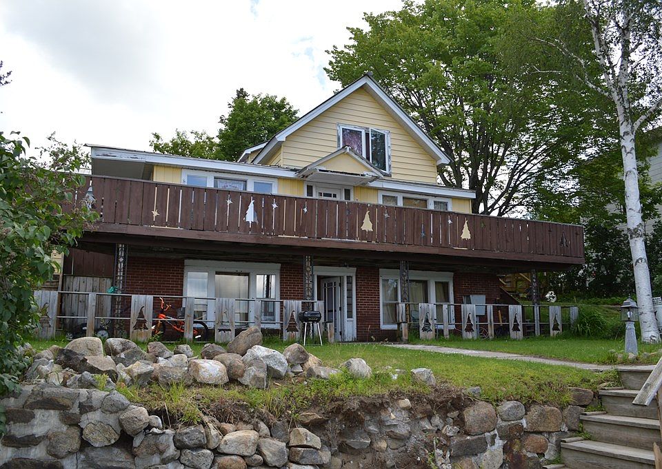 2nd image of 2749 Main St