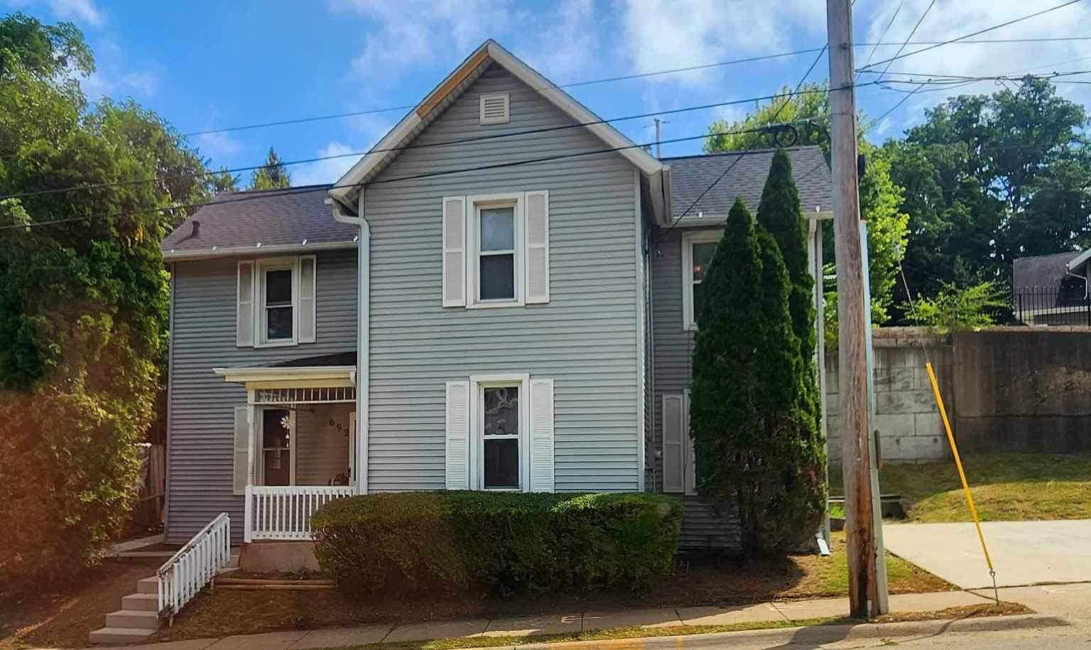 692 Hill St, Dubuque, IA 52001 Zillow