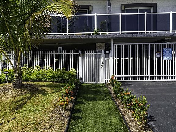 2nd image of 1986 Biarritz Dr APT 302