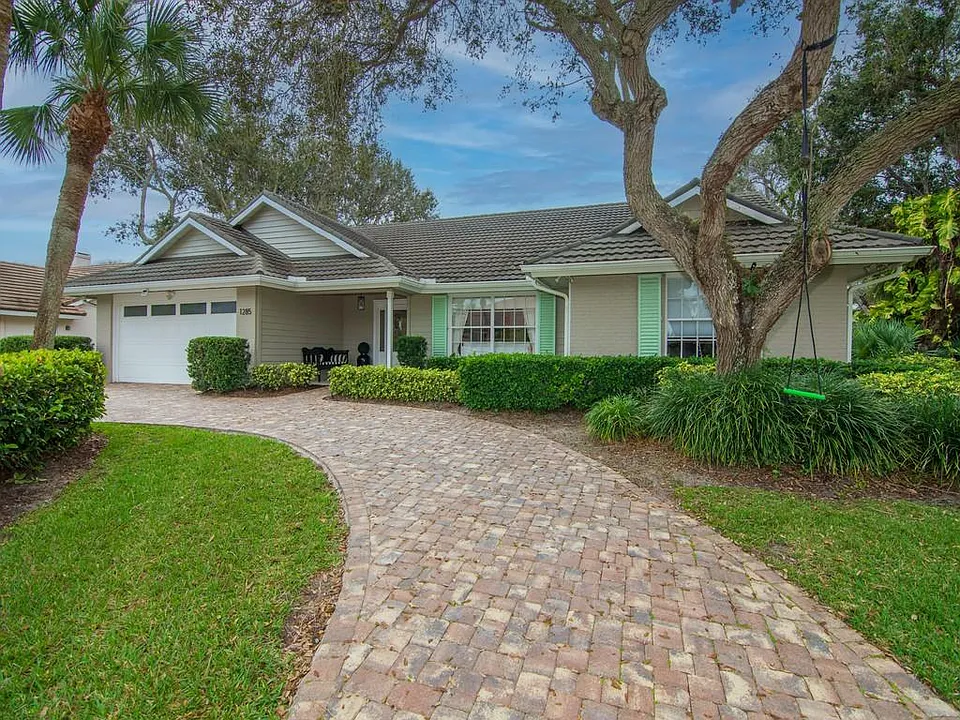 1285 Admirals Walk