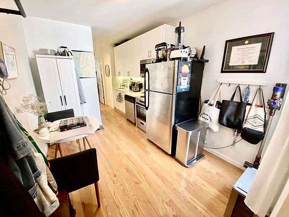 5th image of 429 Lincoln Pl APT B1