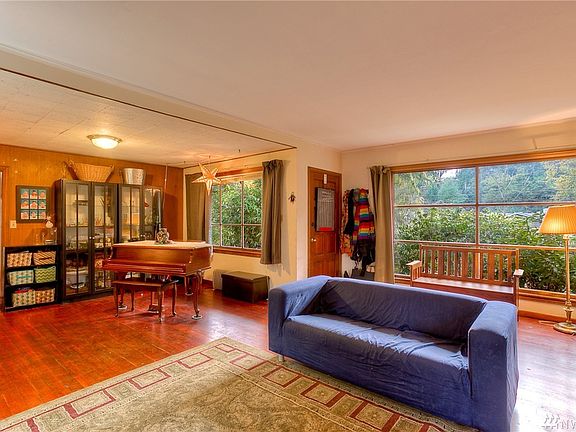 5th image of 721 Edmonds Way