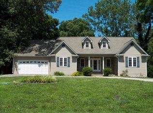 104 Summit Dr, Franklin, NC 28734