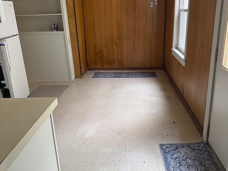 143 W North St — Photo 7