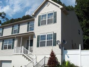 1st image of 1025 Lily Ln
