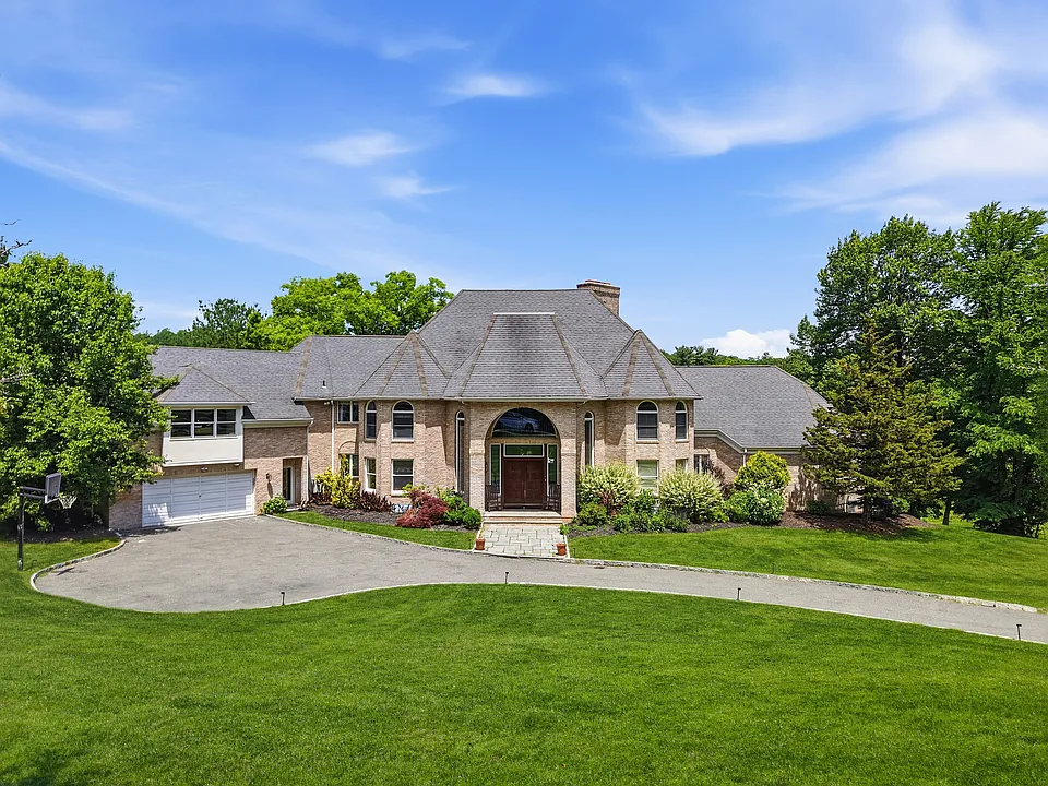 4 Fawn Ln