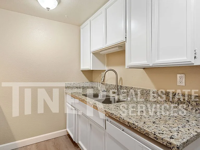 5012 Sunshine Ln — Photo 13