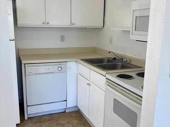 2nd image of 3505 Kenbrooke Ct