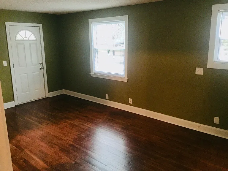 902 Gibson Dr — Photo 10